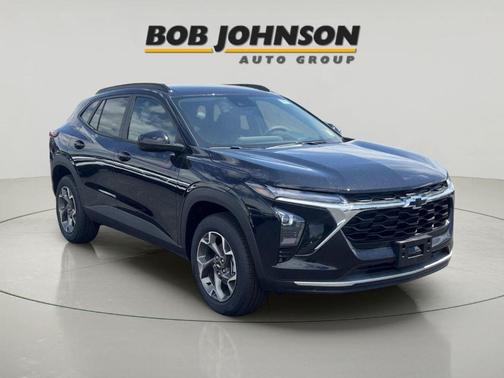 Mosaic Black Metallic 2026 Chevrolet Trax LT