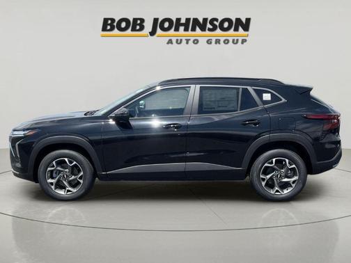 Mosaic Black Metallic 2026 Chevrolet Trax LT