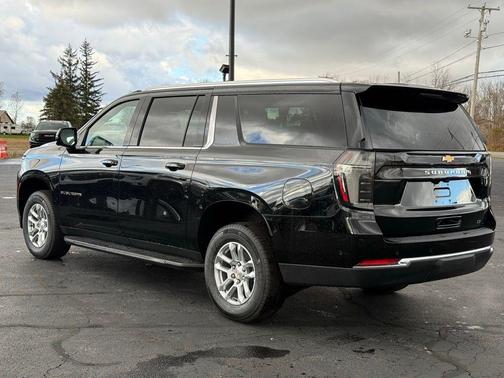 2026 Chevrolet Suburban LT