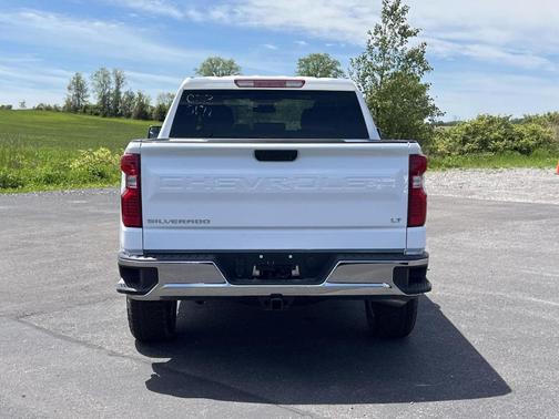 Summit White 2026 Chevrolet Silverado 1500 LT