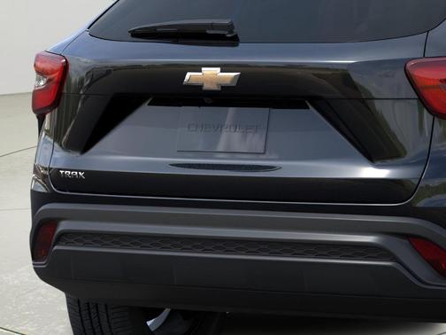 Mosaic Black Metallic 2026 Chevrolet Trax LS