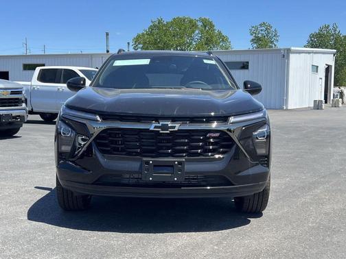 Mosaic Black Metallic 2026 Chevrolet Trax 2RS