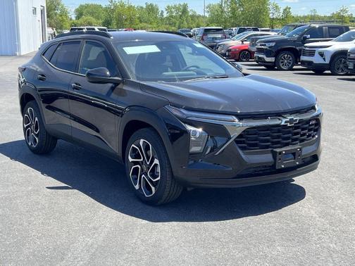 Mosaic Black Metallic 2026 Chevrolet Trax 2RS