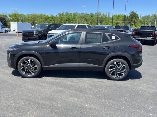 Mosaic Black Metallic 2026 Chevrolet Trax 2RS