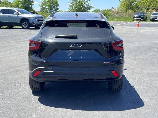 Mosaic Black Metallic 2026 Chevrolet Trax 2RS
