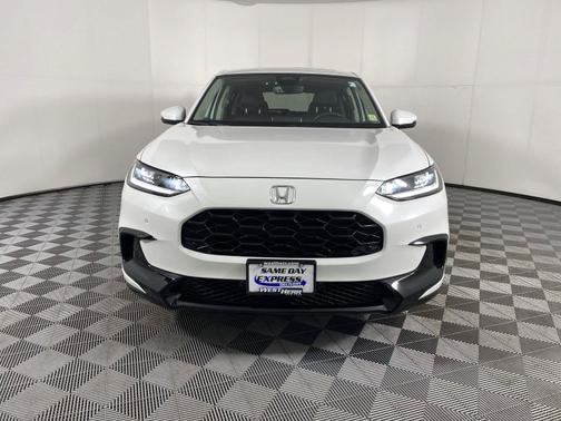 Platinum White Pearl 2024 Honda HR-V