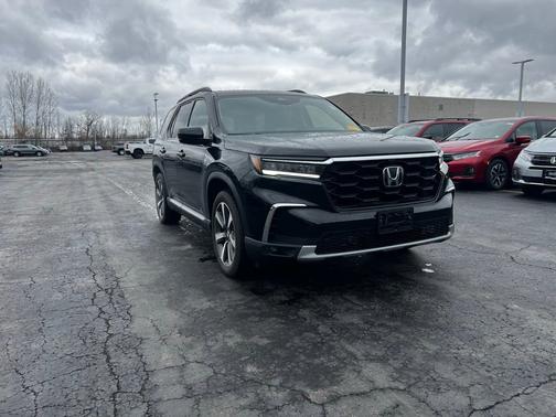 Crystal Black Pearl 2023 Honda Pilot