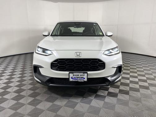 Platinum White Pearl 2023 Honda HR-V