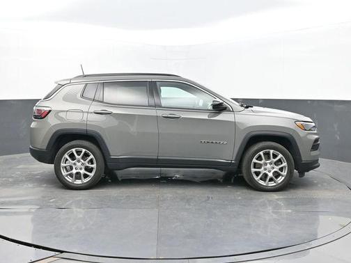 2023 Jeep Compass Latitude Lux