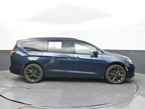 Fathom Blue Pearlcoat 2025 Chrysler Pacifica Limited