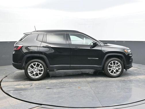 2023 Jeep Compass Latitude Lux