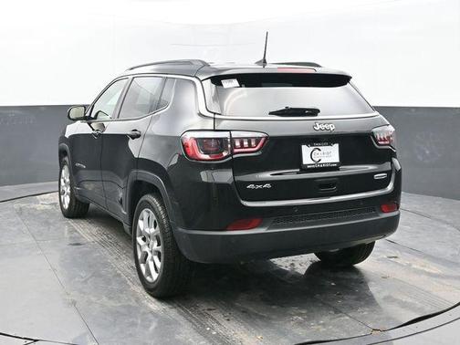2023 Jeep Compass Latitude Lux