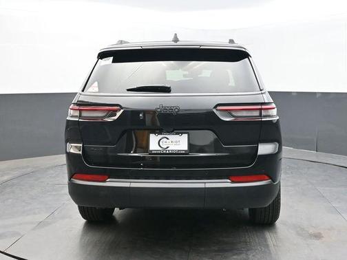 Diamond Black Crystal Pearlcoat 2026 Jeep Grand Cherokee L Altitude