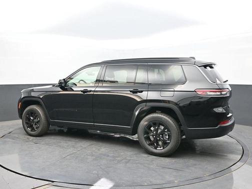 Diamond Black Crystal Pearlcoat 2026 Jeep Grand Cherokee L Altitude