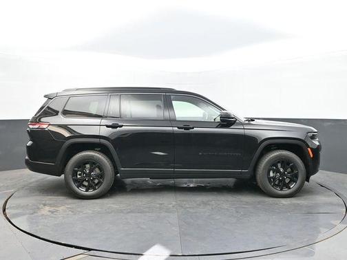 Diamond Black Crystal Pearlcoat 2026 Jeep Grand Cherokee L Altitude