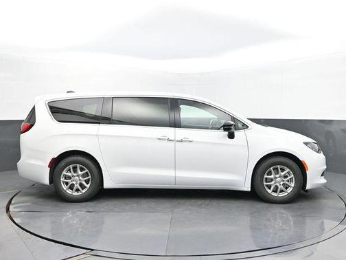 2026 Chrysler Voyager LX