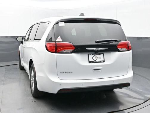 2026 Chrysler Voyager LX