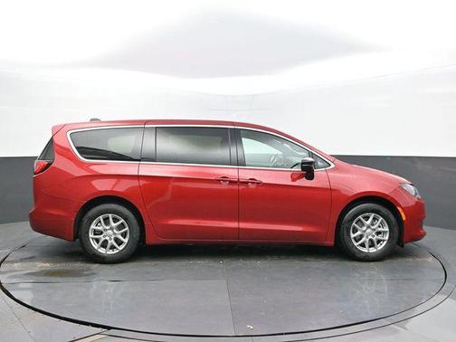 2026 Chrysler Voyager LX