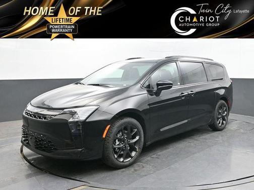 Diamond Black Crystal Pearlcoat 2027 Chrysler Pacifica Limited
