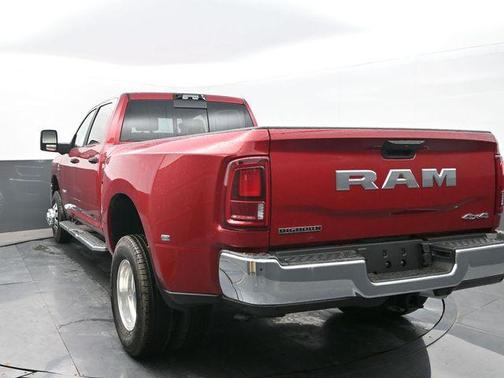 Molten Red Pearlcoat 2026 RAM 3500 Big Horn Crew Cab 4x4 8' Box