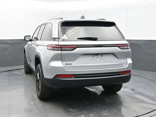 Silver Zynith 2025 Jeep Grand Cherokee Altitude