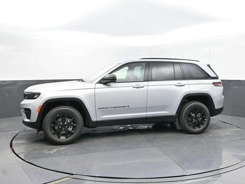 Silver Zynith 2025 Jeep Grand Cherokee Altitude