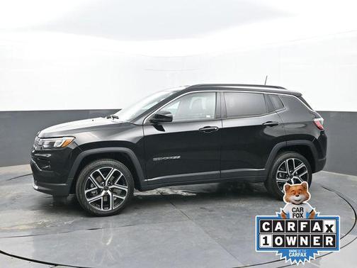 Diamond Black Crystal Pearlcoat 2025 Jeep Compass Limited