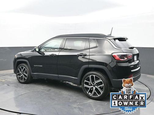 Diamond Black Crystal Pearlcoat 2025 Jeep Compass Limited