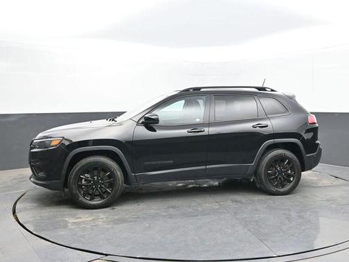 Diamond Black Crystal Pearlcoat 2023 Jeep Cherokee Altitude