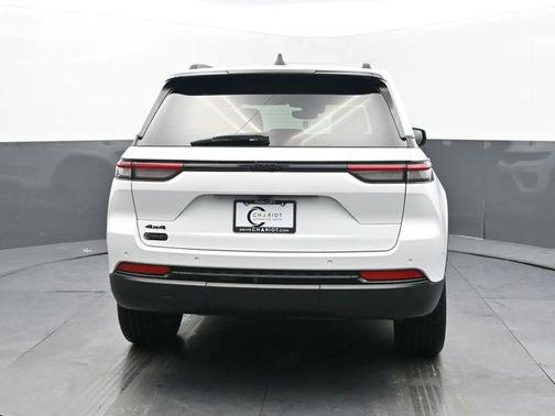 2022 Jeep Grand Cherokee Altitude