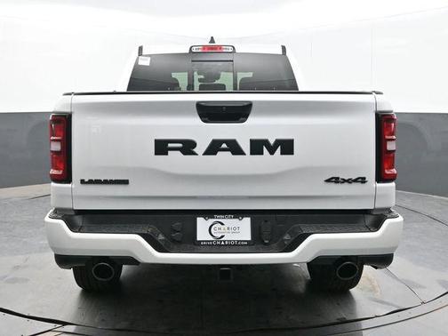 Ivory White Tri-Coat Pearlcoat 2026 RAM 1500 Laramie