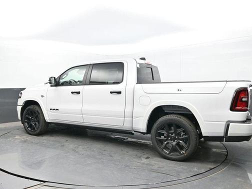 Ivory White Tri-Coat Pearlcoat 2026 RAM 1500 Laramie