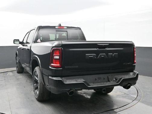 Diamond Black Crystal Pearlcoat 2026 RAM 1500 Big Horn/Lone Star