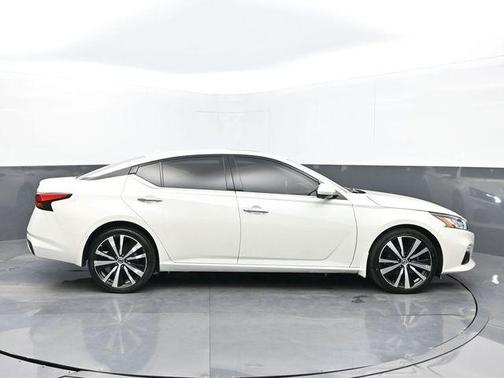 2022 Nissan Altima 2.5 Platinum