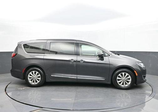 2018 Chrysler Pacifica Touring-L