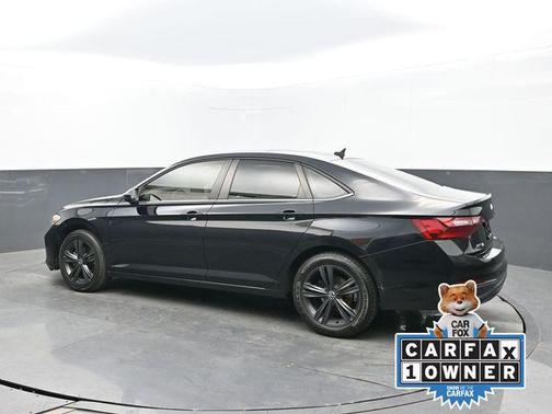 Black 2022 Volkswagen Jetta 1.5T SE