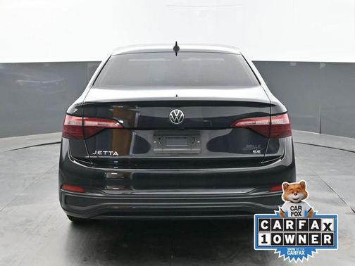 Black 2022 Volkswagen Jetta 1.5T SE