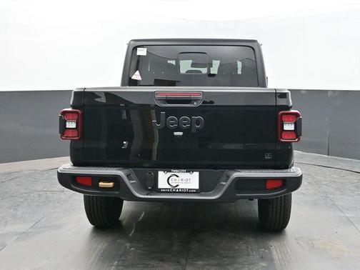 Black Clearcoat 2026 Jeep Gladiator 85th Anniversary Edition