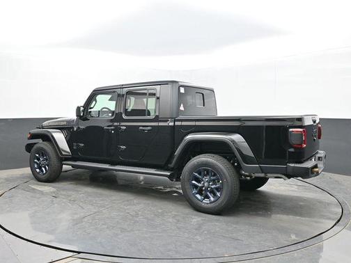 Black Clearcoat 2026 Jeep Gladiator 85th Anniversary Edition