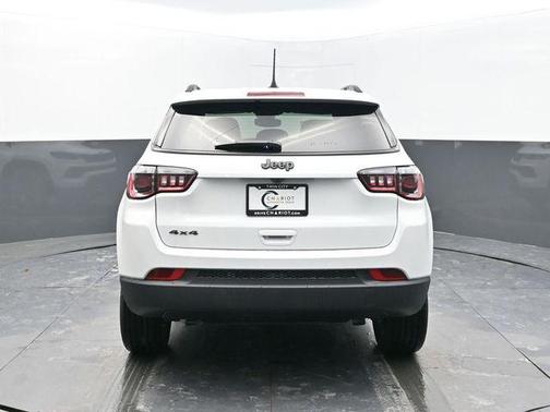 Bright White Clearcoat 2026 Jeep Compass Latitude