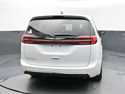 2025 Chrysler Pacifica L