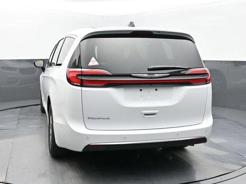 2025 Chrysler Pacifica L