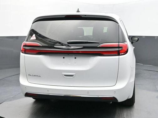 2025 Chrysler Pacifica L