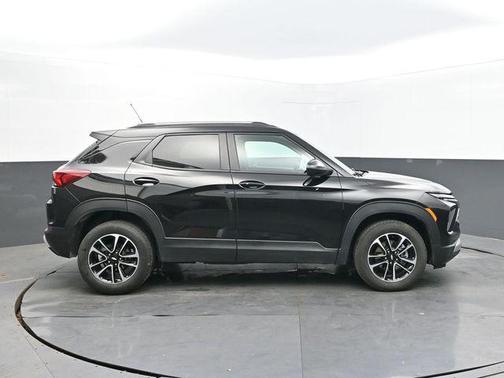 Mosaic Black Metallic 2025 Chevrolet Trailblazer LT
