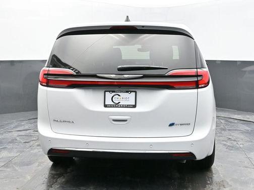 2025 Chrysler Pacifica Hybrid Select