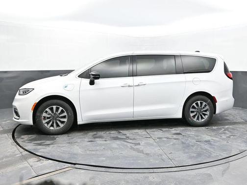 2025 Chrysler Pacifica Hybrid Select