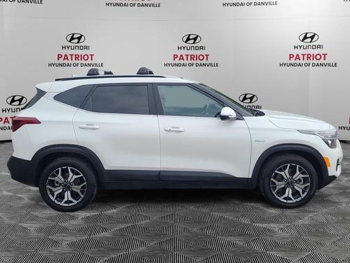 Snow White Pearl 2022 Kia Seltos EX