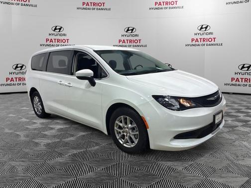 2023 Chrysler Voyager LX