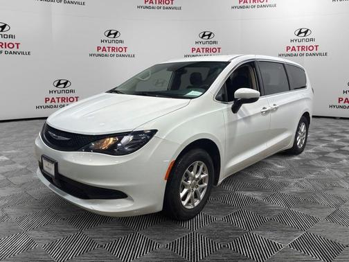 2023 Chrysler Voyager LX