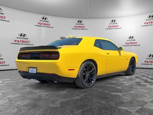 Yellow Jacket Clearcoat 2017 Dodge Challenger R/T